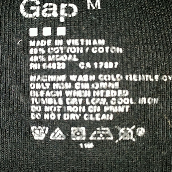 Gap Pullover - Picture 2 of 2